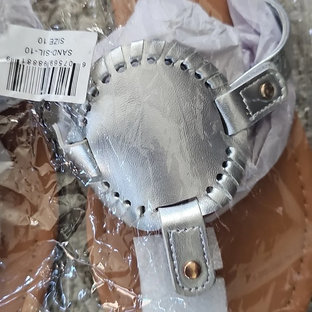 NWT Lexi York Silver Flip Flops, Womens Size 10 - Picture 2 of 3